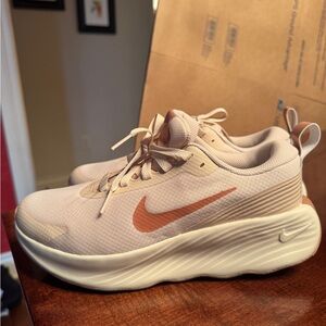 NWOT Nike Women's Legend Essential 4 Walking Shoe - size 6.5 - pearl/rose gold